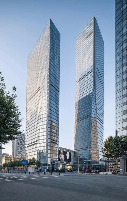 建筑面积294000平方米 建成时间2016   西部国际金融中心(wifc)位于有