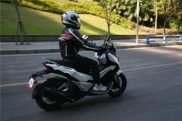 西安追风机车:国内首款adv踏板力帆kpv150已上市,到底