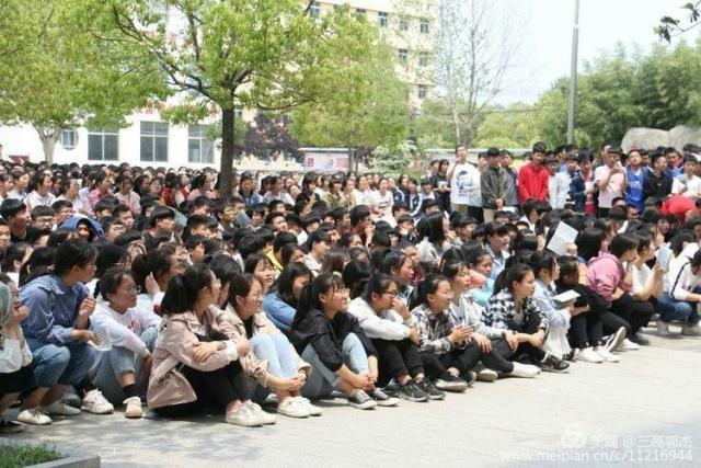 临颍三高举办青春奋斗不负芳华成人仪式冲刺高考30天