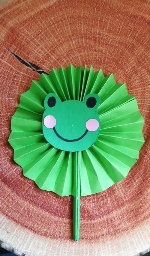 小贴士: 风琴褶在手工活动中会有相当多的运用,小朋友在折叠的时候