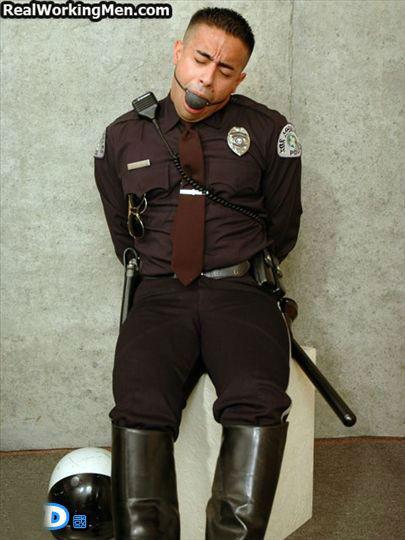 美国警察被束缚 - shuaijingkuxue - 雄靴世界