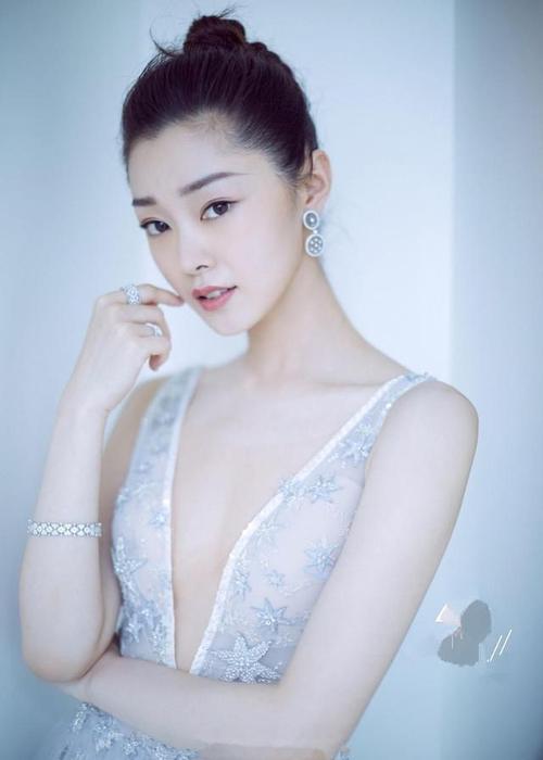 32岁宋轶清新可人身材有料这个女神美得很干净