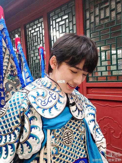 小宋老师戏服真的鲨我_宋亚轩_时尚_娱乐_明星娱乐资讯