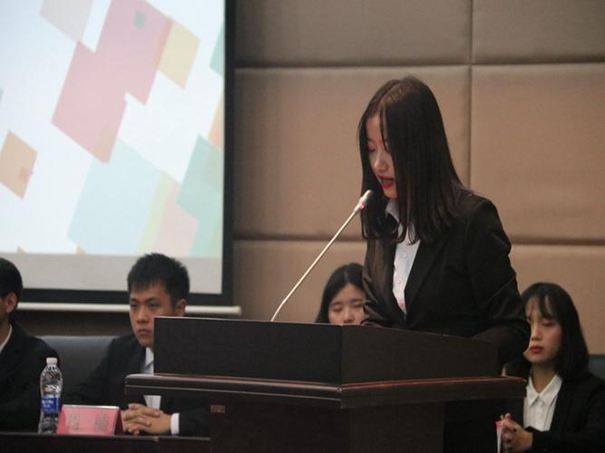 徐依依:以学生工作为马,不负青春韶华