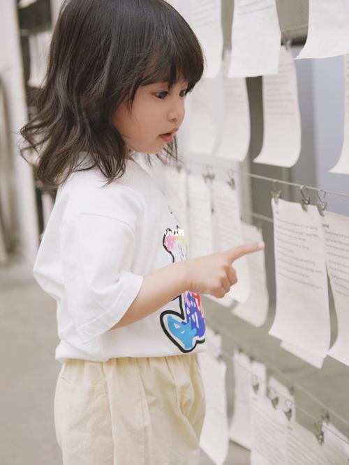 侧颜比正面好看的小女孩_摄影_摄影师_骗你生女儿_萌娃_宝宝写真