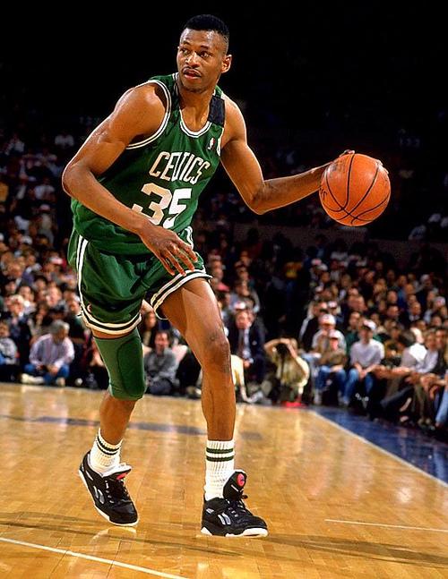 (patrick ewing)与24岁的女友丽塔-威廉姆斯(rita williams)举行婚礼