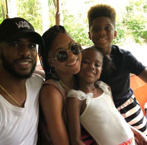 北京时间8月7日,火箭当家球星克里斯-保罗在自己的ins上上传了与家人