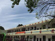 岩前中学地处湘赣边界文家市革命老区,创办于1976年,是一所规模较小的