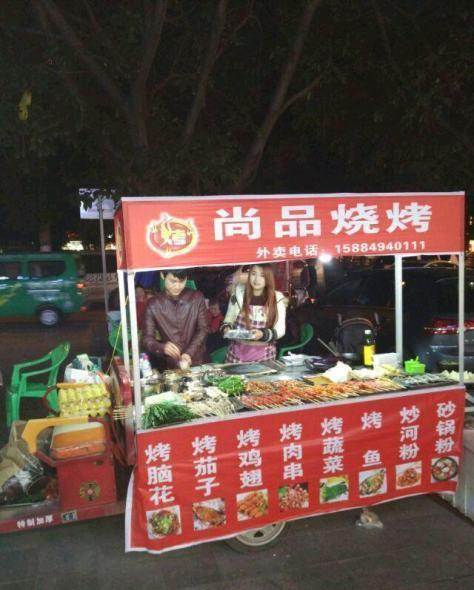 一个烧烤电动车,一个独立电动三轮车(拉桌子板凳用)有意者