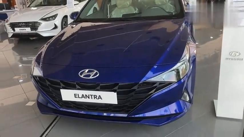 现代2021款伊兰特蓝色款