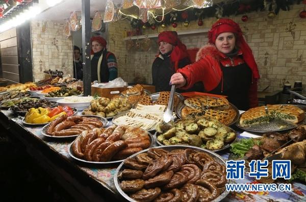 乌克兰国家新年枞树在首都基辅市点亮