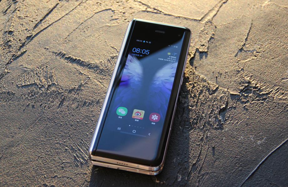 心系天下三星w205g体验集折叠屏5g于一身的机型