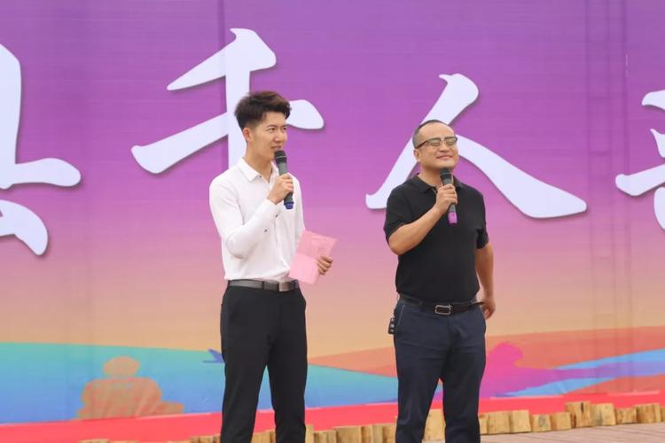 河北著名节目主持人温朋达和苏老三主持!