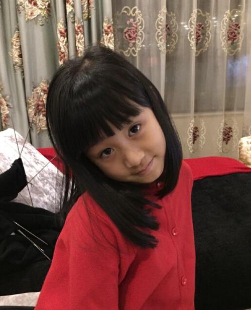 吴启华八岁漂亮女儿近照