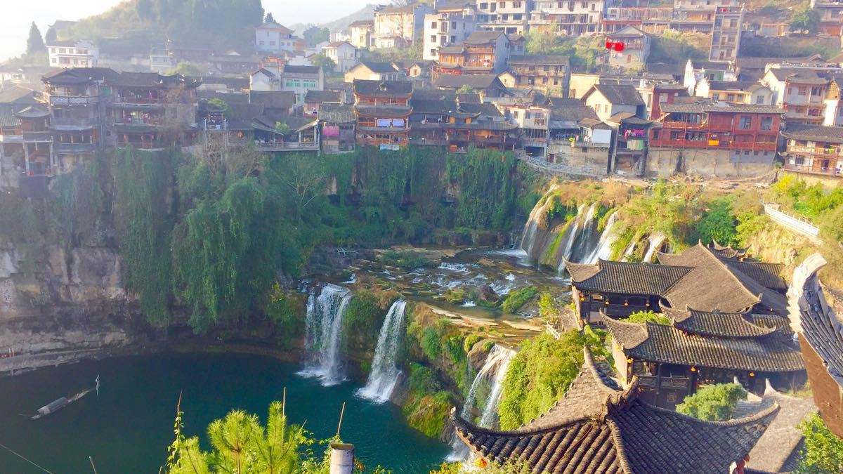 老洞河峡谷漂流 千年芙蓉镇 酉水画廊 墨戎苗寨 汽车纯玩休闲2日游