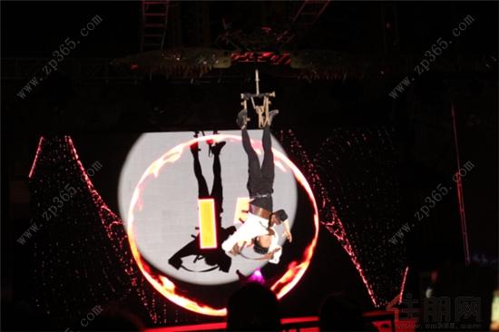 极限魔术.高空逃脱▼图精彩演出落幕据了解,柳州三胞国际广场约6.