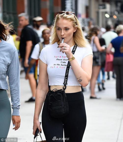 当地时间2018年8月2日,美国纽约,"三傻"索菲·特纳(sophie turner )与