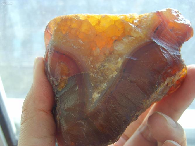 黑龙江多色带水晶北红玛瑙原石奇石333克,喜欢不要错过,拍到多个合并