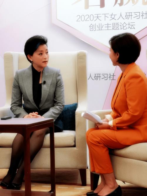 10月31日,由天下女人研习社主办,星栖己书屋承办,河南广播电视台信息