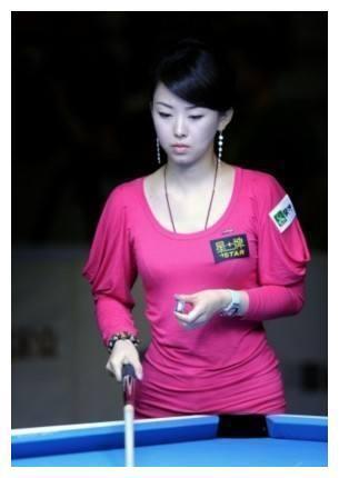 最美台球裁判因1场比赛走红,30岁仍单身,母亲节晒宠物