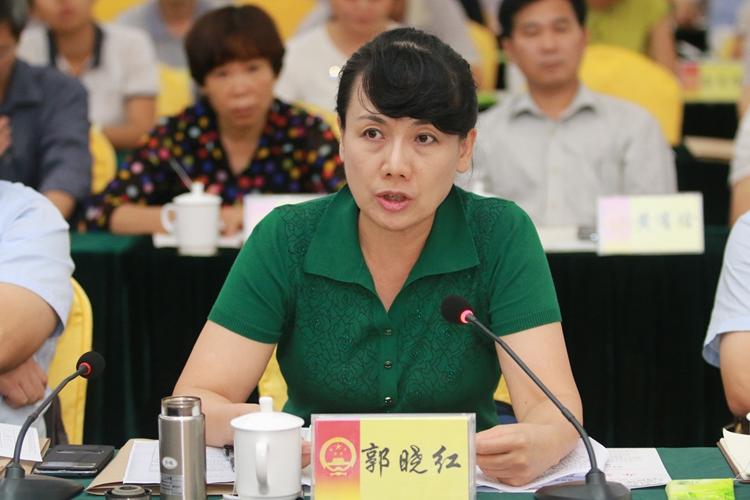 市公安局副局长郭晓红应询作答.谭乃豪 摄