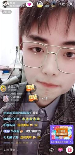 神秘声优楠故抖音直播露脸!温柔嗓音下面的是帅气脸庞