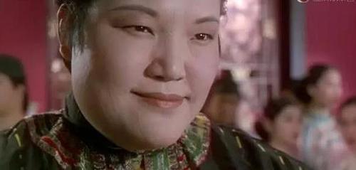 是好多人都看过几遍的《九品芝麻官》中的老鸨"烈火奶奶"