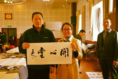 张为人副会长,赵迅老师合影.