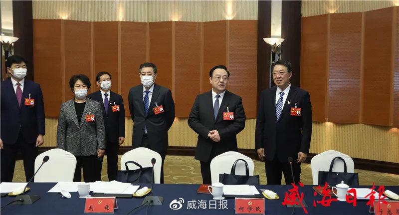 市委常委集体看望出席市第十六次党代会的代表