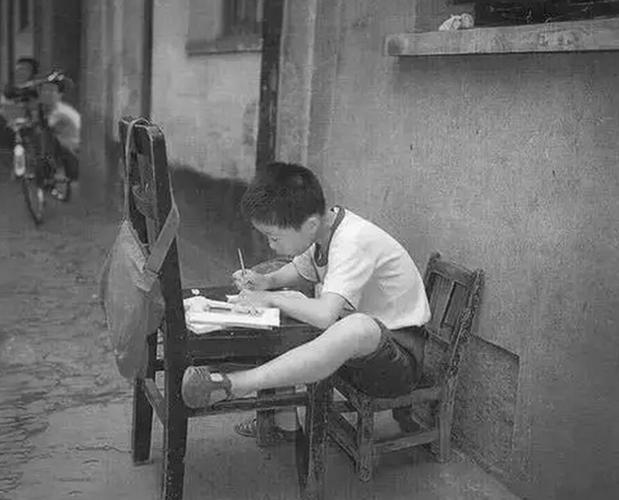 80年代我们这样上学,作业很少没有补习班到处玩