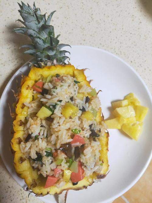 lynn花做的菠萝饭