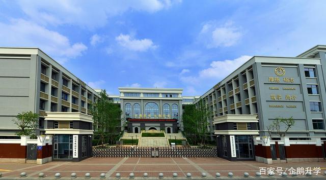 创办于1977年,原名圣灯中学,1992年1月更名为四川省成都市第四十九