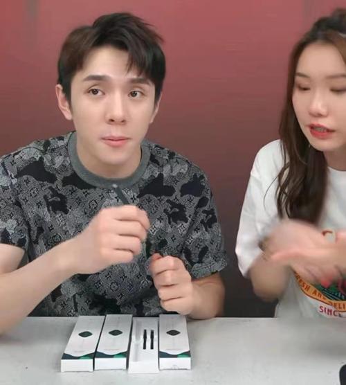 李佳琦的新小助理旺旺可以吗不想扶贫就想出国出差就算是开玩笑也很