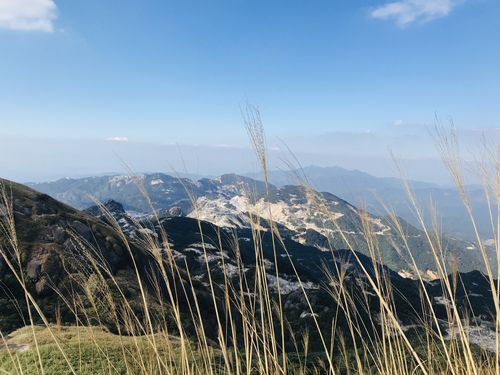 云髻山给人留下一个"风,花,雪,叶" 的美丽印象.