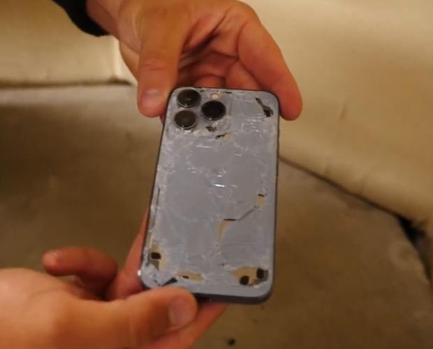 iphone13pro跌落测试和诺基亚3310从20层楼梯摔下