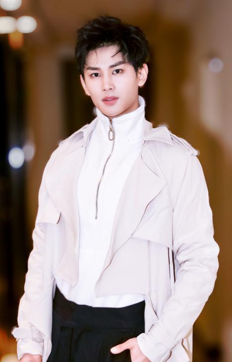 《最后的我们》电视剧厦门杀青,明星曹贺实力演绎摩登帅气机车手