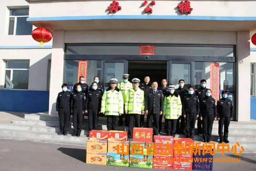 大同市左云县公安局政委崔永东深入交警大队亲切慰问一线执勤民警