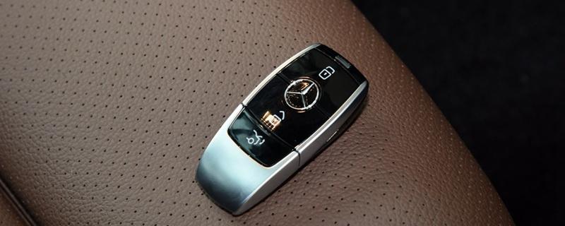 奔驰a级钥匙隐藏功能,奔驰a级钥匙更换电池图解