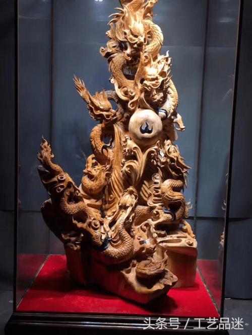 五龙戏珠崖柏摆件,逆天的雕工.