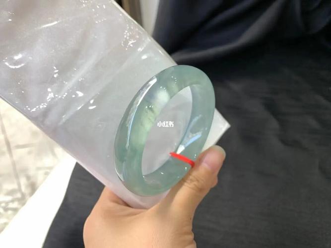 53圈口,浓晴底带点春,行家货,虽然有棉絮都_翡翠手镯