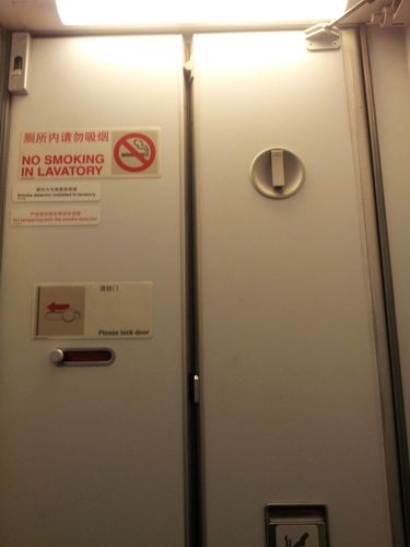 卫生间装修,想买到像飞机上卫生间的折叠门,qq954256796