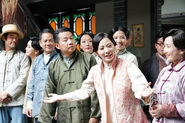 《大酱园》第9集剧情介绍 - 启石夫妇当众揭细么身世   细么与卓枫在