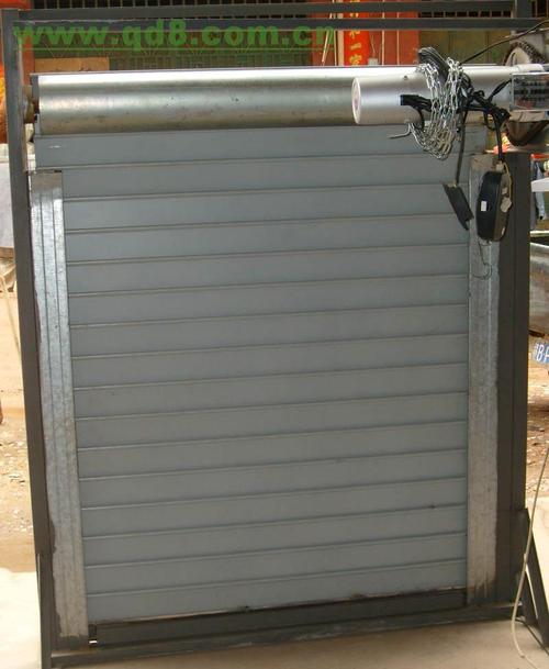 主营:手动电动门,卷闸门,网闸门,水晶门,拉闸门,玻璃门,伸缩门,道闸