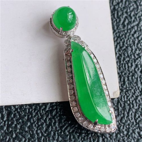 11月新品 鸿玉翡翠18k金镶嵌冰糯种满绿阳绿随形精美吊坠 a111102