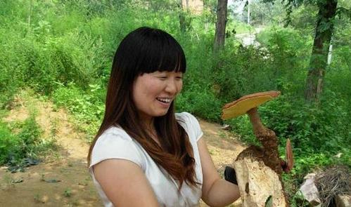 农村姑娘靠种植这个"土不拉几"的东西年入百万,你见过