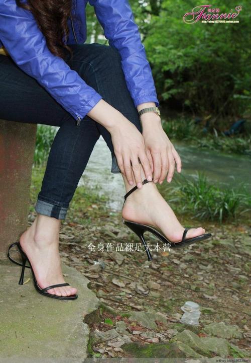 在水一方,芬妮的秋天 - 全身作品/裸足大本营 - 中国美人腿