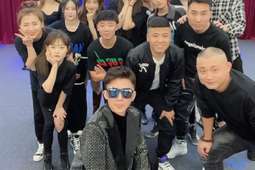 网红浩南得到吴迪帮助,直播人气显著提升,却遭到对方粉丝嘲讽