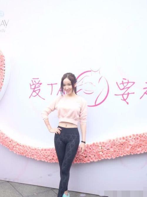 娄艺潇因为"液体裤"彻底火了,身材为什么会这么好?