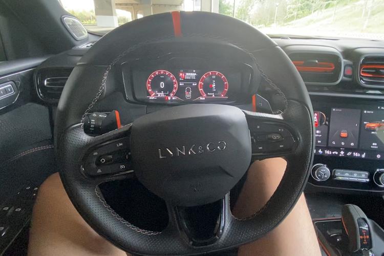 星车大曝光:领克02 hatchback方向盘介绍,拨片很大很运动