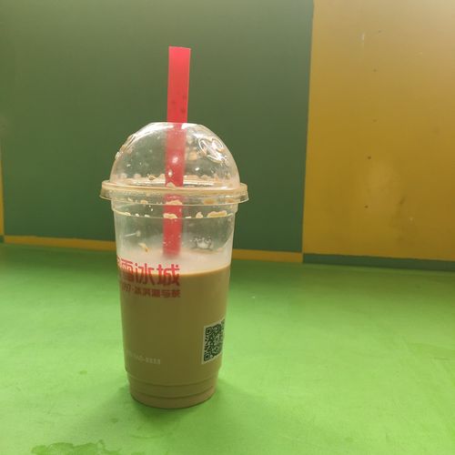 《半杯奶茶》